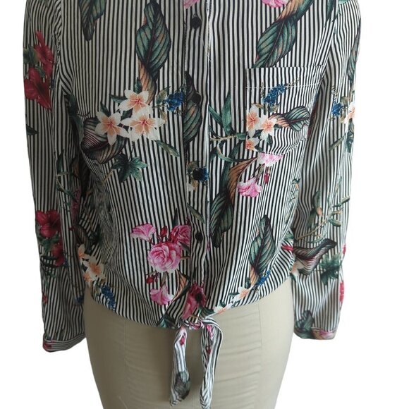 Dress Forum Striped Floral Tie Front Top - Picture 6 of 7